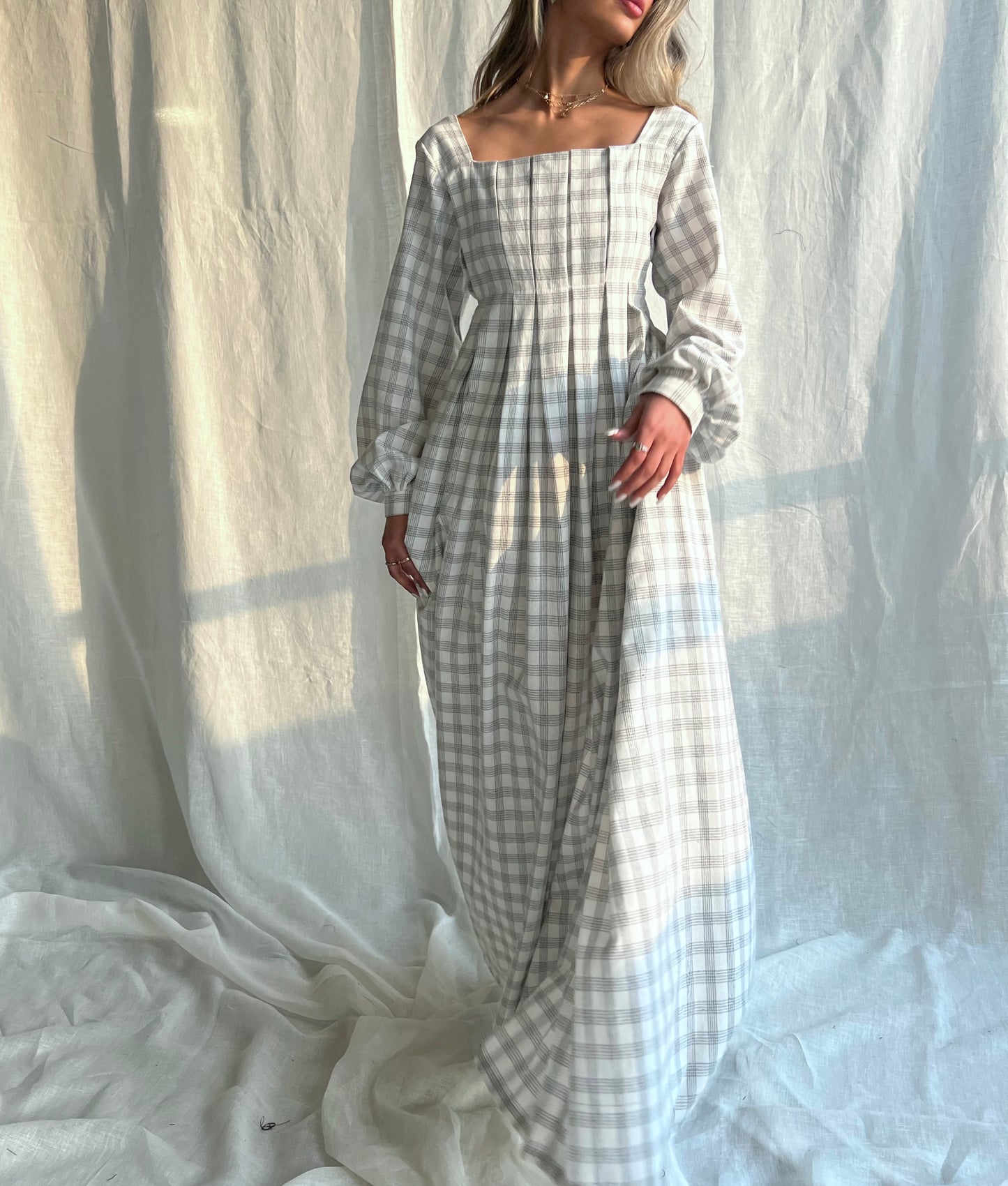 Daphne grey