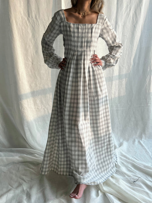 Daphne grey